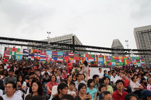 Singapore 2010 Opening Ceremony CR4 Crowd